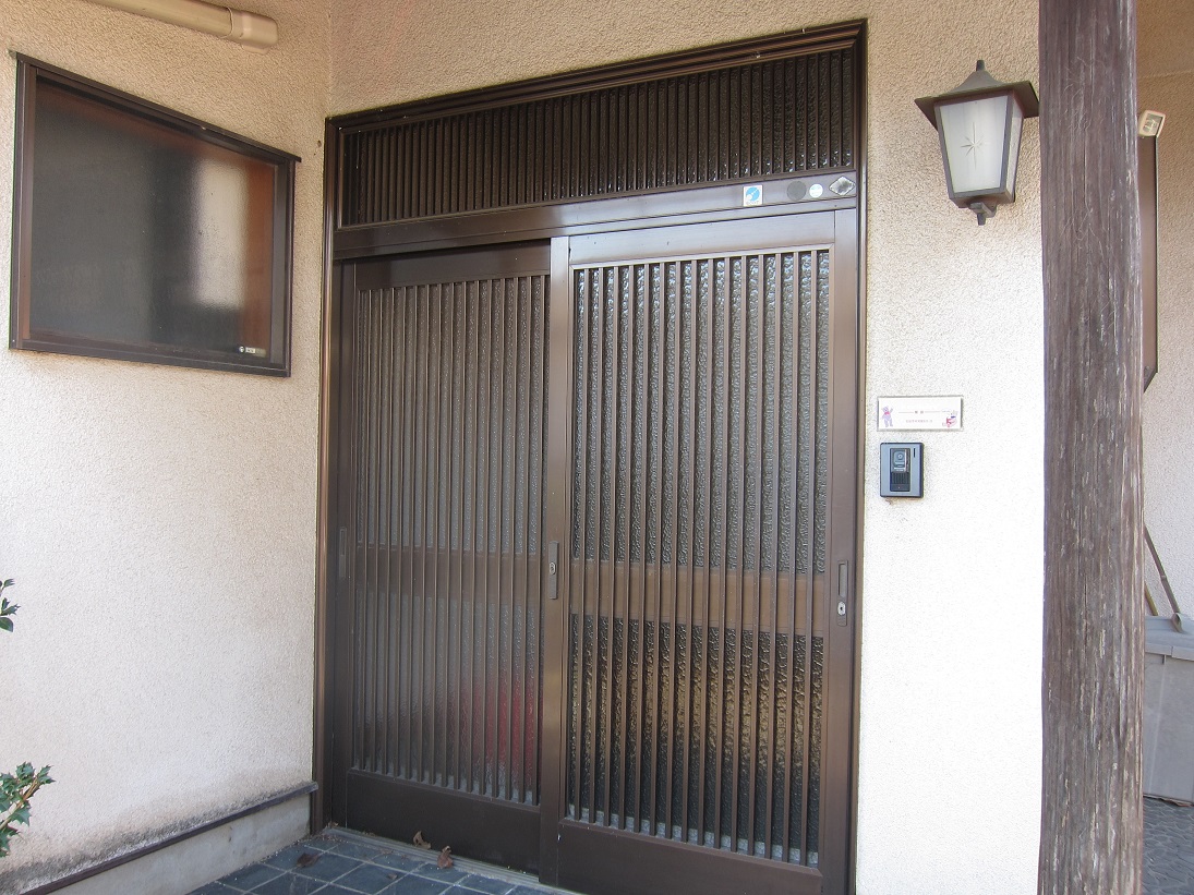 牛沢町戸建貸家の玄関写真