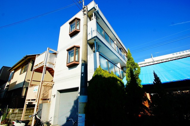 茨木市見付山のマンションの建物外観