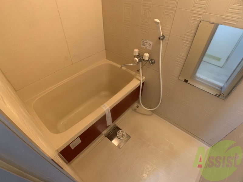 バス・シャワールーム　ユニットバスです。疲れを癒すのに欠かせませんね！