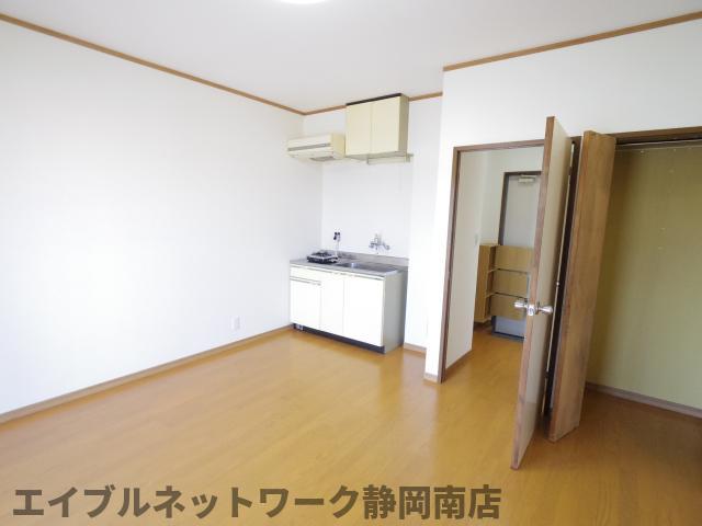 居室・リビング　居間です