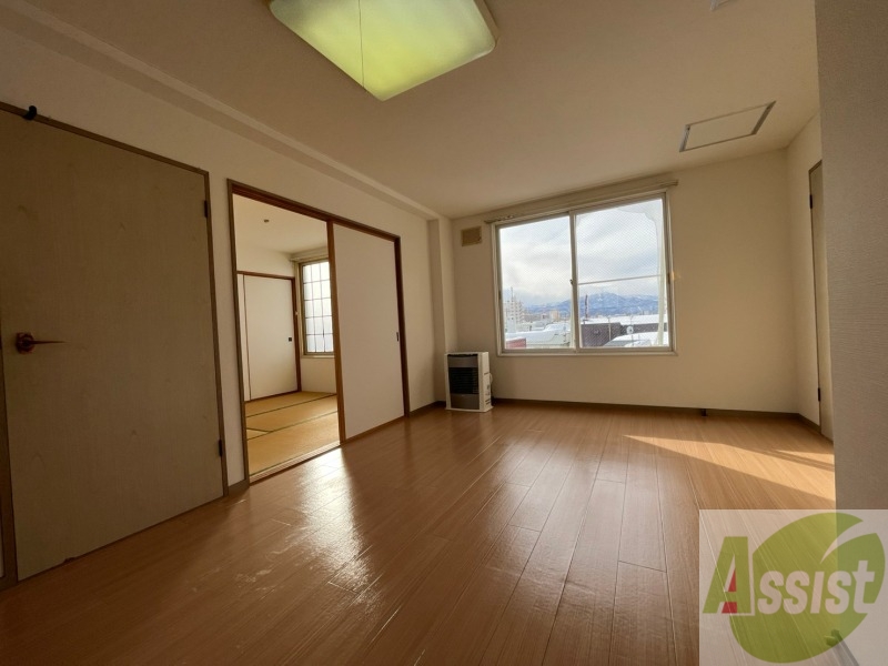 居室・リビング　広々としたリビングですね。使い勝手がよさそうですね！