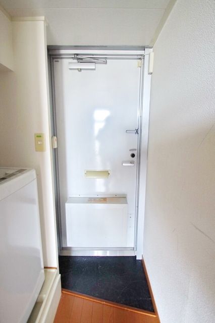 ＪＲ南武線 中野島駅 徒歩13分 3階建 築21年の玄関写真