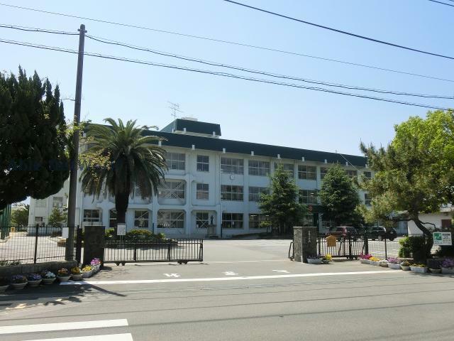 【ライオンズマンション新居浜徳常町の小学校】