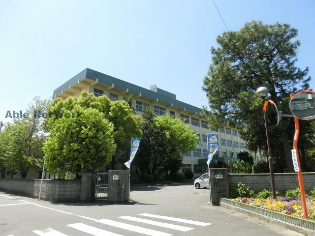 【ライオンズマンション新居浜徳常町の中学校】