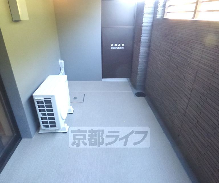 【京都市上京区梅屋町のマンションのバルコニー】