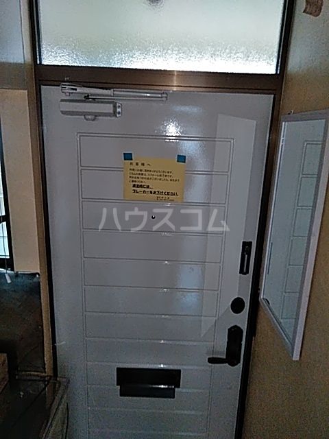 【浦安市富士見のアパートの玄関】