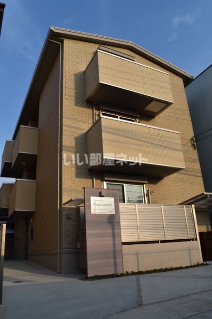 京都市伏見区深草北新町のアパートの建物外観