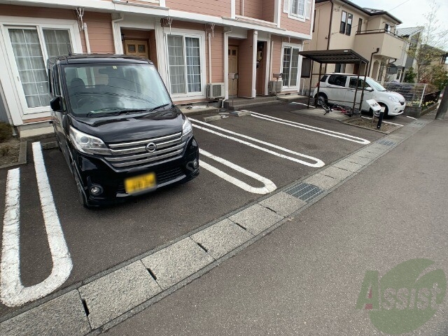 【仙台市太白区青山のアパートの駐車場】