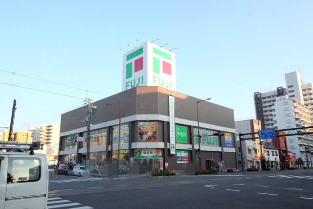 スーパー　フジ　本町店（スーパー）まで550m