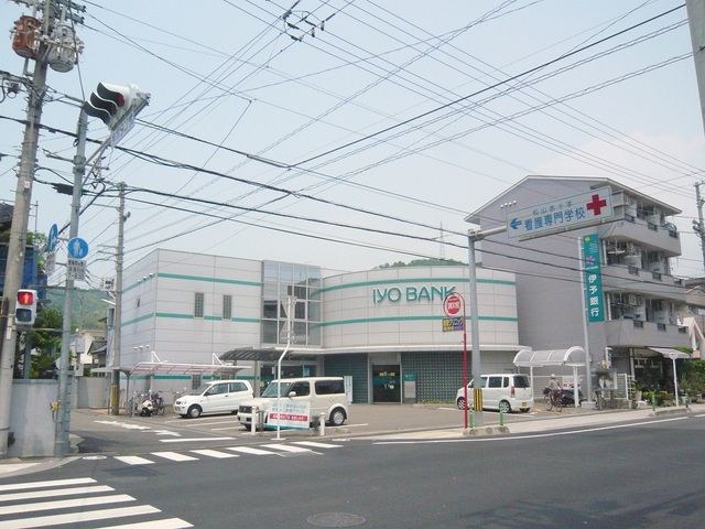 銀行　伊予銀行城北支店（銀行）まで130m