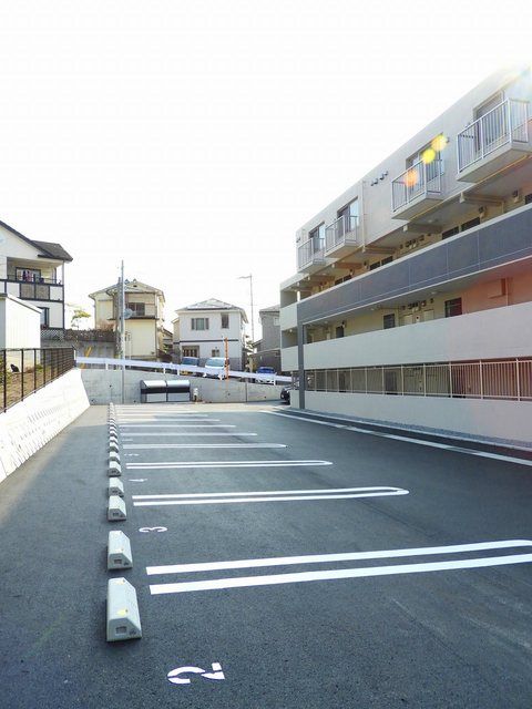 【広島市安佐南区長楽寺のマンションの駐車場】