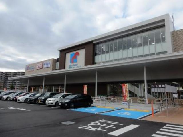 スーパー　万代上野芝店（スーパー）まで653m
