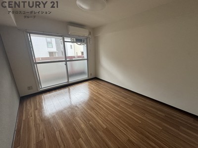 居室・リビング　独立キッチンなので広々と使用できる洋室