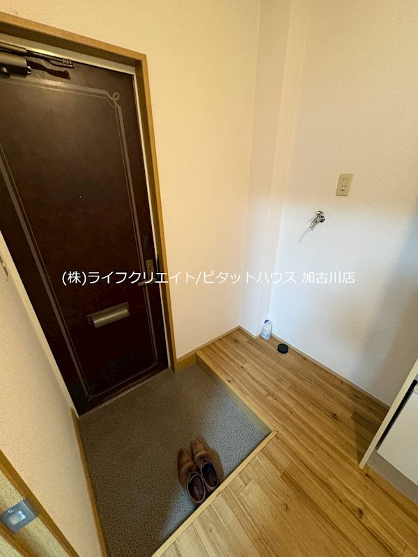 玄関　写真は102