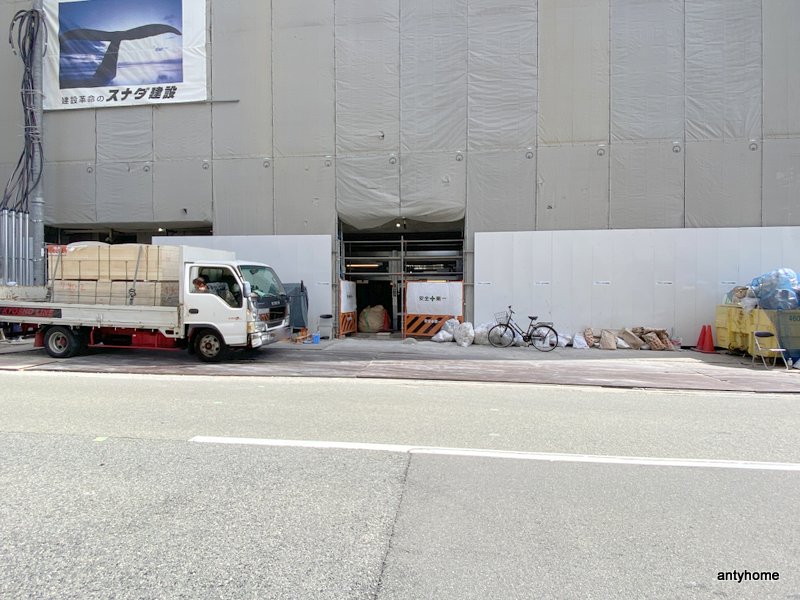 【吹田市江坂町のマンションのエントランス】