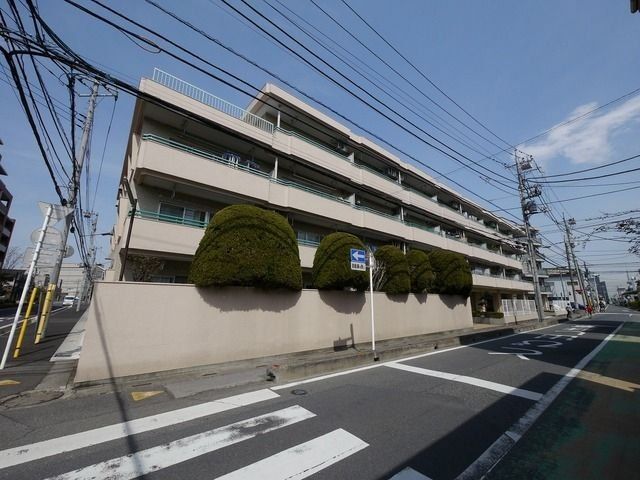 戸田市大字上戸田のマンションの建物外観