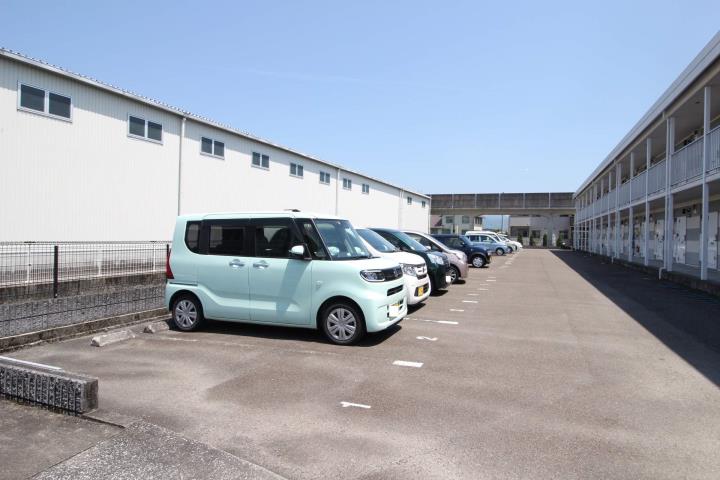 駐車場　エントランス