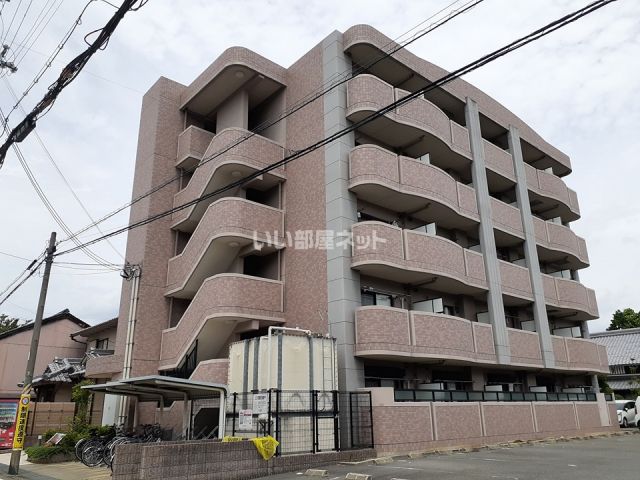 【大和高田市永和町のマンションの建物外観】