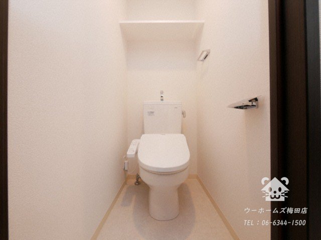 トイレ　落ち着いた色調のトイレです