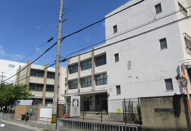 【東大阪市寿町のアパートの小学校】