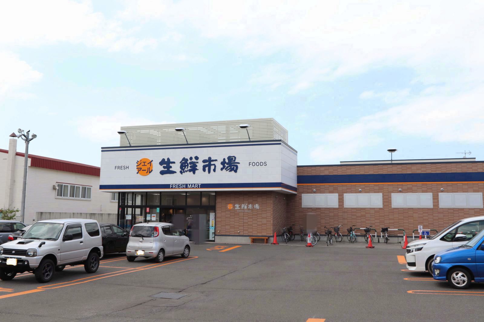 スーパー　ジェイアール生鮮市場発寒店（スーパー）まで708m