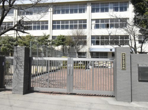中学校　北中学校（中学校）まで886m