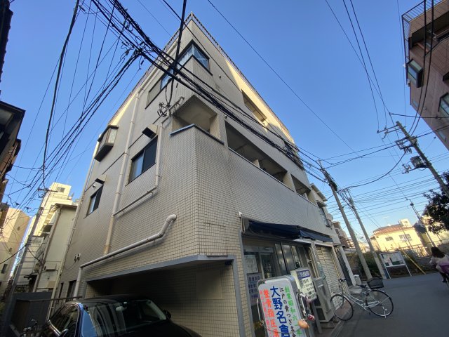 北区十条仲原のマンションの建物外観