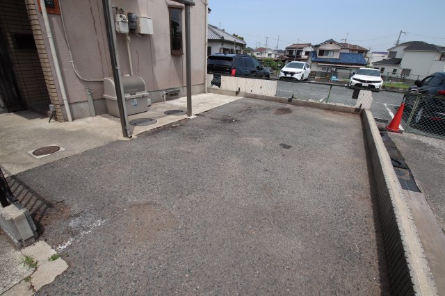 【堺市中区八田寺町のアパートの駐車場】