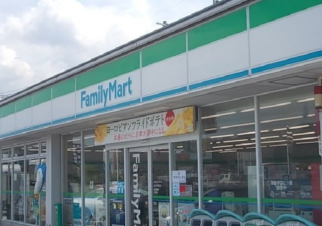 コンビニ　ファミリーマート下難波店（コンビニ）まで700m