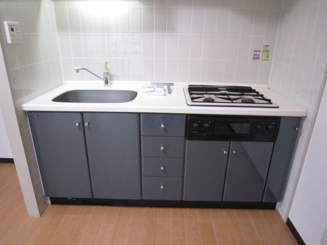 キッチン　システムキッチン（同間取部屋参照）
