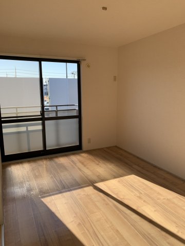 居室・リビング　東側の洋室6帖