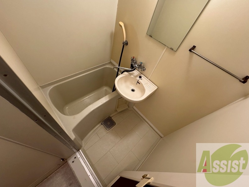 バス・シャワールーム　ユニットバスです。疲れを癒すのに欠かせませんね！