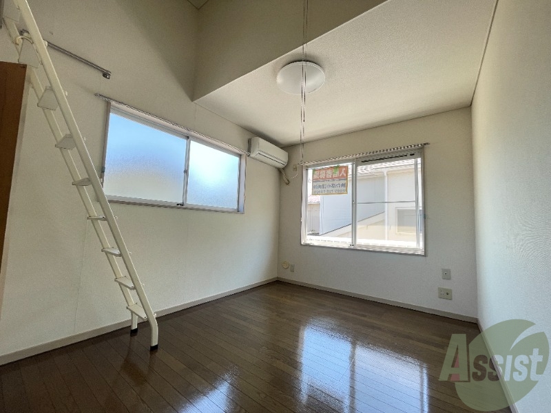 居室・リビング　リビングはこちらです。明るい雰囲気が伝わってきます。