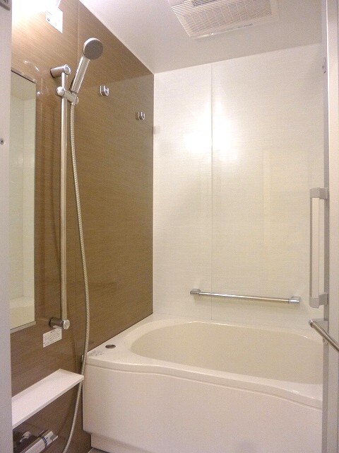 バス・シャワールーム　追焚、浴室換気乾燥機です