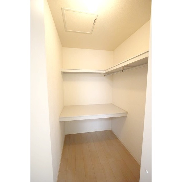 収納　８帖洋室ウォークインクローゼット