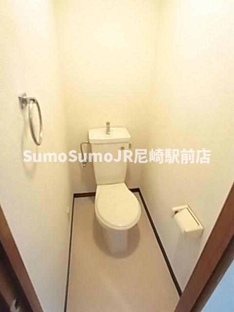 トイレ　落ち着いた色調のトイレです