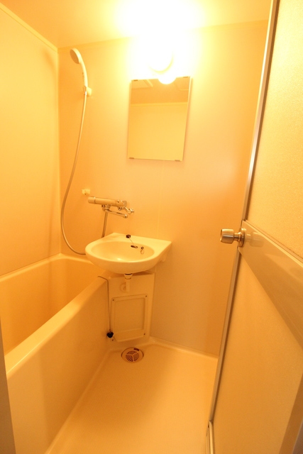 バス・シャワールーム　※同タイプ別部屋参照※現状優先