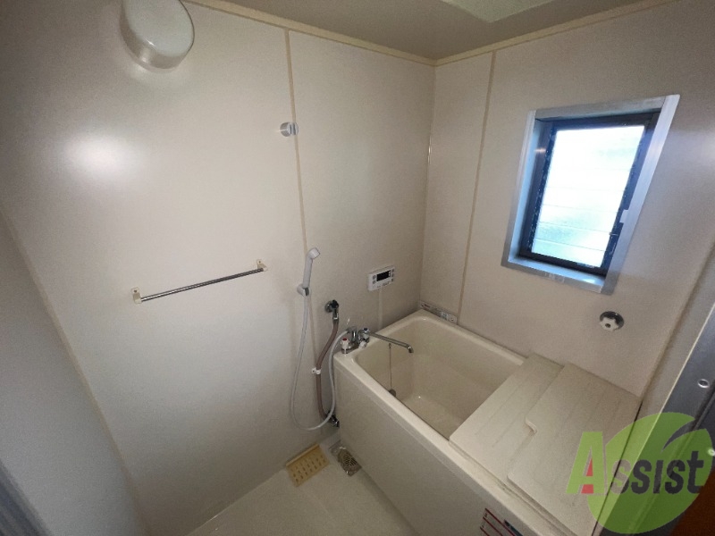 バス・シャワールーム　浴室は、コンパクトで使いやすくお掃除もしやすそうですね。