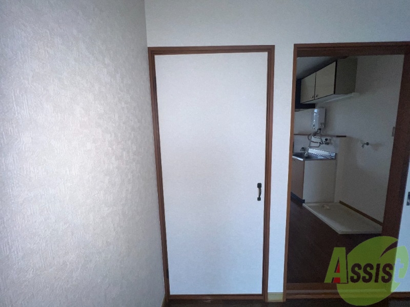 収納　収納は、高さもあり丈が長いものでも収納して頂けます。