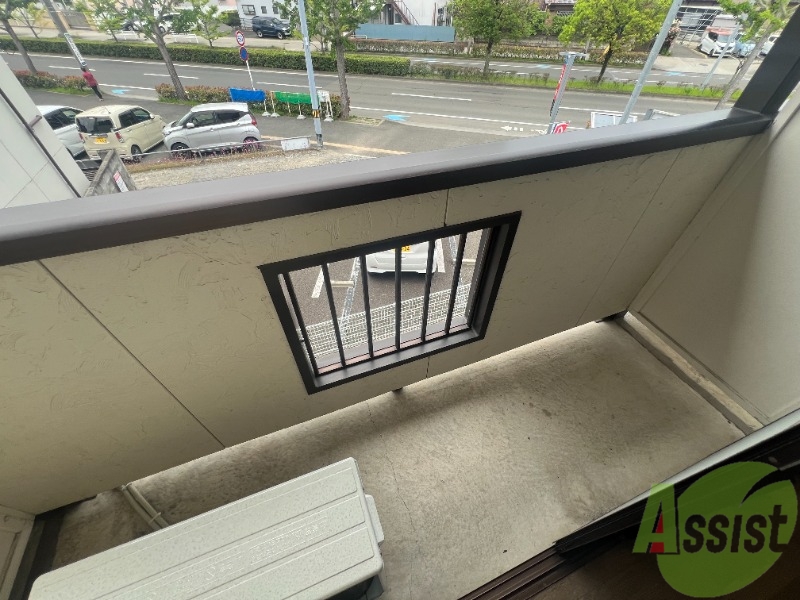 バルコニー　バルコニーは、お洗濯物もほしやすそうな広さですね。