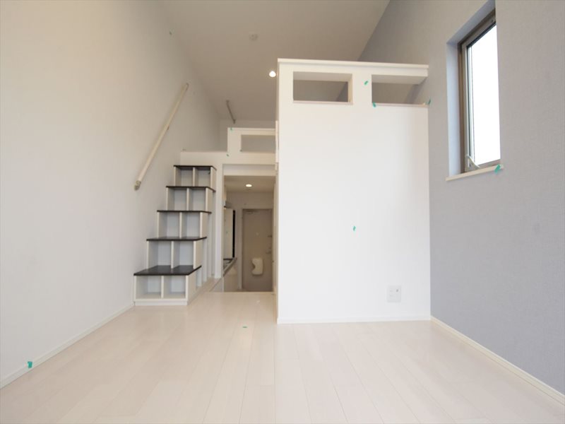 居室・リビング　洋室5.7帖　ロフト4.9帖（収納にも使えます）