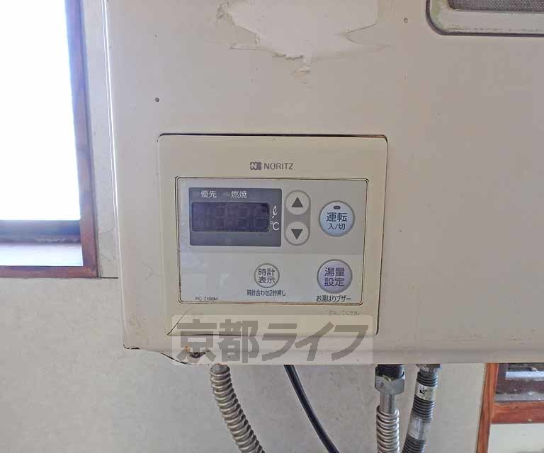 その他設備　給湯器リモコンです。