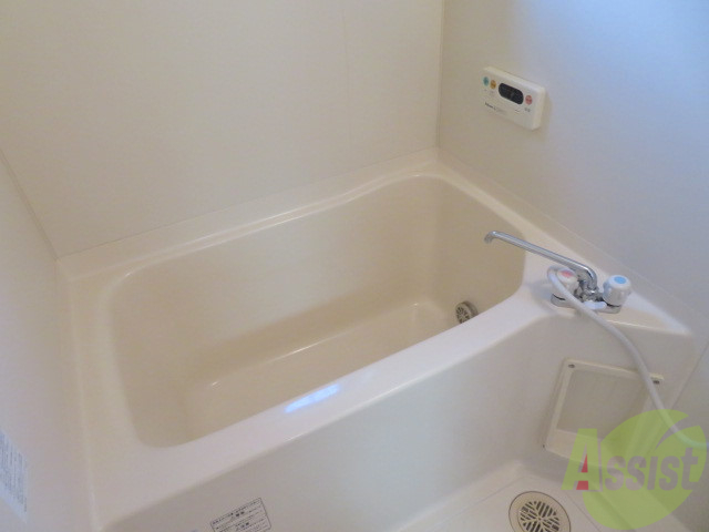 バス・シャワールーム　バスルームはこちらです。広々としてゆったり休めます。