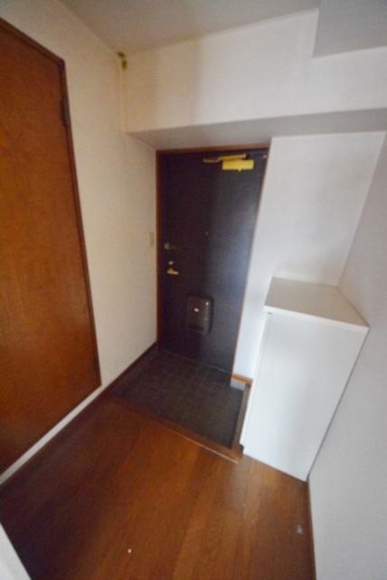 玄関　※別号室参考写真です