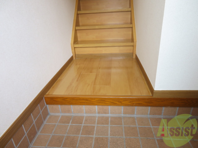 玄関　こちらは玄関ドアを開けてすぐの眺めです。