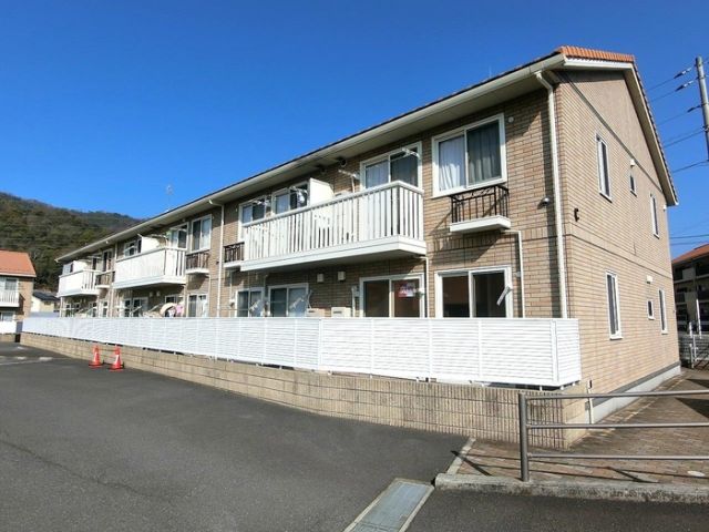 広島市安佐南区緑井のアパートの建物外観