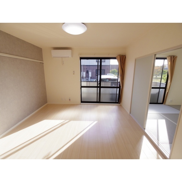 居室・リビング　リノベーション前の写真です