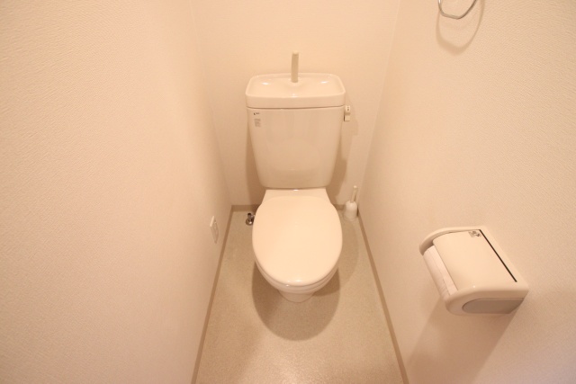 トイレ　※別室の参考写真の為、現況優先です。