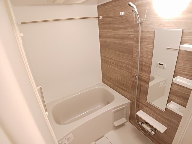 バス・シャワールーム　コンパクトで使いやすいお風呂です