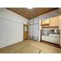 居室・リビング　キッチンがあり食事のできるお部屋です